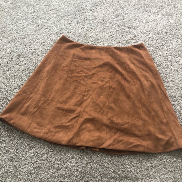 Brown suede Francesca’s skirt - Picture 2 of 3